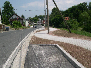 Bau ines Gehweges mit Parkstreifen
