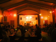 Kirmestanz in der Turnhalle