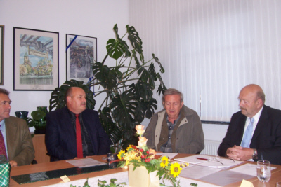 Vertragsunterzeichnung in Ungarn