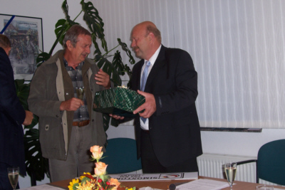 Vertragsunterzeichnung in Ungarn