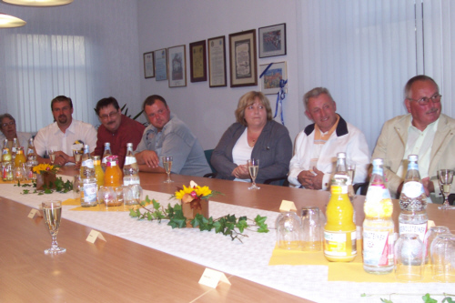 Vertragsunterzeichnung in Ungarn